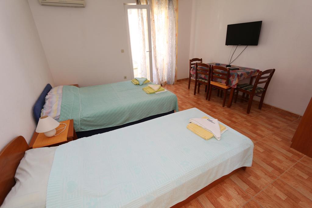 Apartments Antoneta Makarska Exterior photo