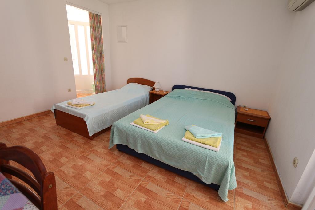 Apartments Antoneta Makarska Exterior photo