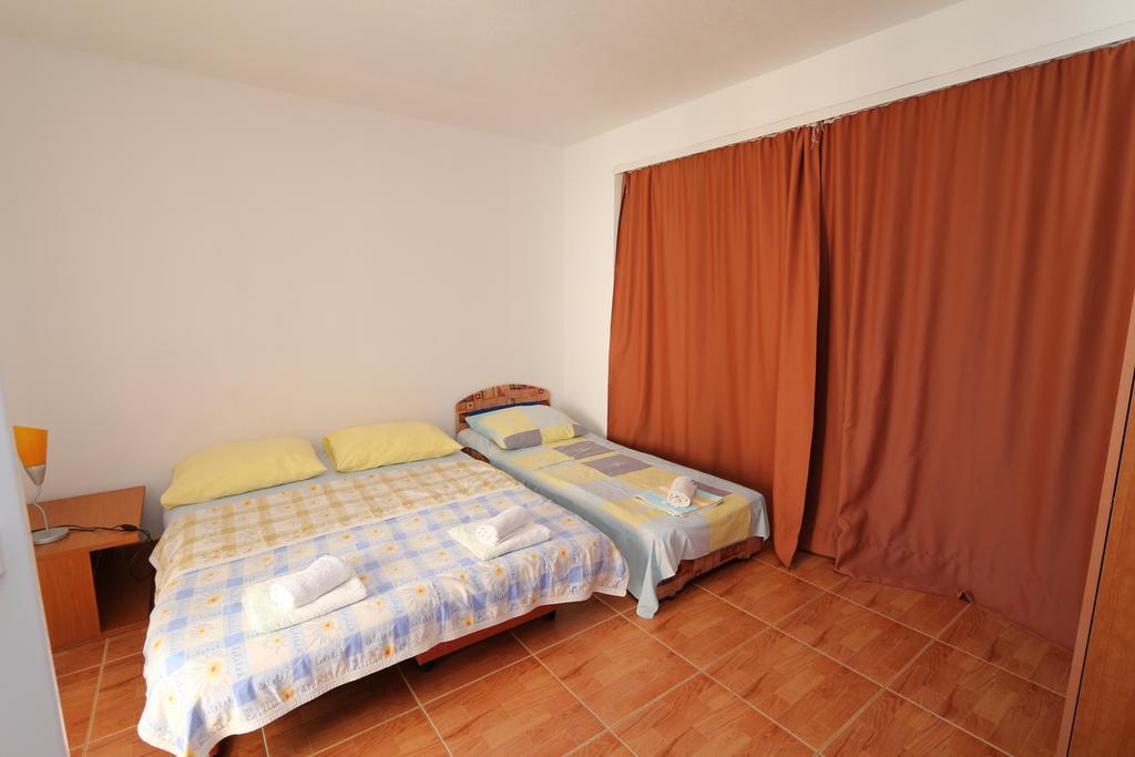 Apartments Antoneta Makarska Exterior photo
