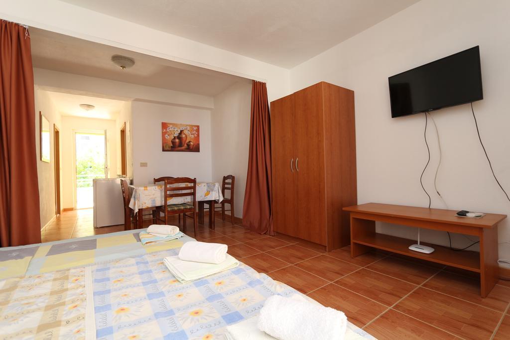 Apartments Antoneta Makarska Exterior photo