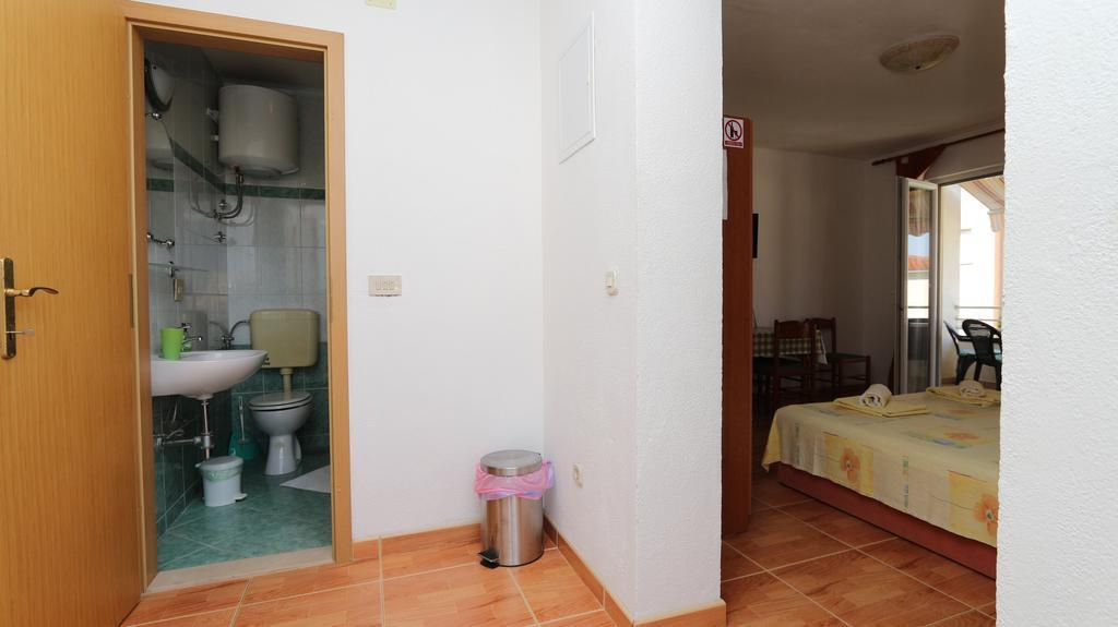 Apartments Antoneta Makarska Exterior photo